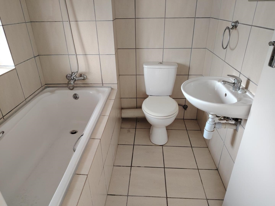 To Let 2 Bedroom Property for Rent in Buhrein Western Cape